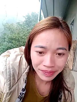 Snapshot of little-effy chatting on February 24, 1:47 am little-effy online show from February 24, 1:47 am