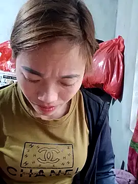 Snapshot of little-effy chatting on March 9, 7:56 am little-effy online show from March 9, 7:56 am