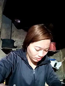 Snapshot of little-effy chatting on March 18, 12:47 am little-effy online show from March 18, 12:47 am