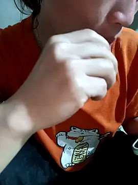 Snapshot of little-effy chatting on April 6, 1:23 pm little-effy online show from April 6, 1:23 pm