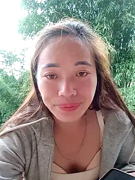 Snapshot of little-effy chatting on April 29, 9:13 am little-effy online show from April 29, 9:13 am