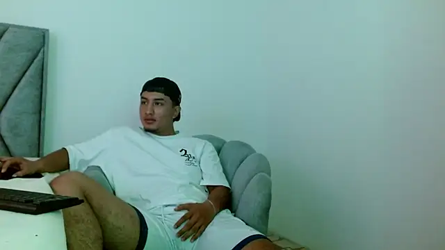 Snapshot of kyro_estrada chatting on December 15, 6:23 pm kyro estrada online show from December 15, 6:23 pm