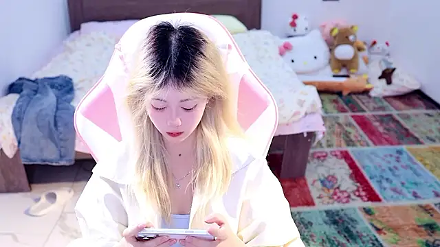 dali83 online show from February 9, 7:40 pm