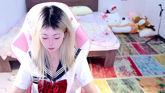 dali83 online show from February 10, 1:04 pm