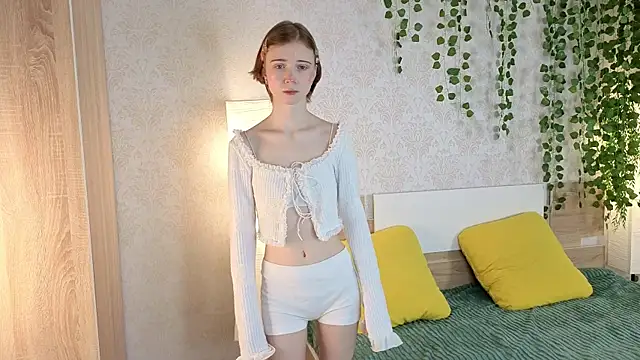 Snapshot of ViollaBloom chatting on December 15, 1:43 am ViollaBloom online show from December 15, 1:43 am