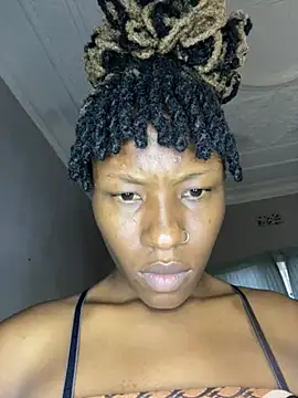 Snapshot of Merveiller chatting on April 7, 3:34 pm Merveiller online show from April 7, 3:34 pm