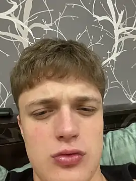 Snapshot of robertkingsize chatting on December 14, 3:01 am robertkingsize online show from December 14, 3:01 am