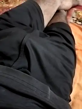 Snapshot of Lovegirls1818 chatting on December 15, 6:06 am Lovegirls1818 online show from December 15, 6:06 am