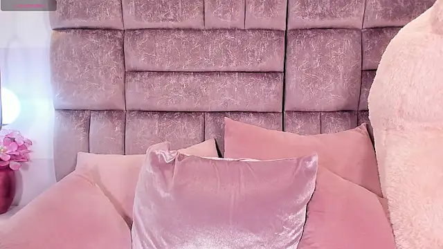 miaa quinn online show from December 21, 3:35 am