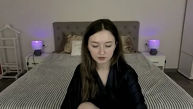 Snapshot of CyrenaLuxe chatting on March 30, 7:59 pm CyrenaLuxe online show from March 30, 7:59 pm