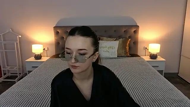 Snapshot of CyrenaLuxe chatting on April 3, 1:53 pm CyrenaLuxe online show from April 3, 1:53 pm