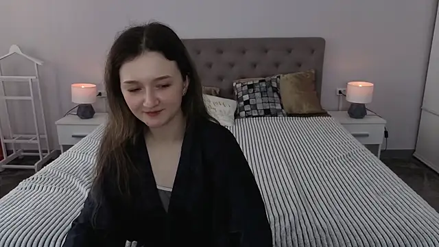 Snapshot of CyrenaLuxe chatting on April 5, 7:49 am CyrenaLuxe online show from April 5, 7:49 am
