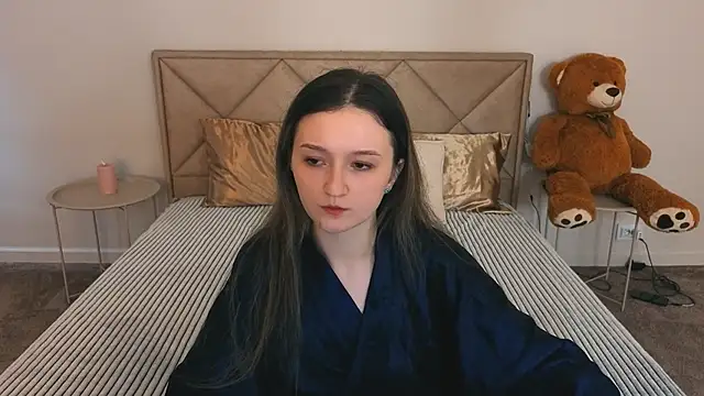 Snapshot of CyrenaLuxe chatting on April 6, 2:18 pm CyrenaLuxe online show from April 6, 2:18 pm