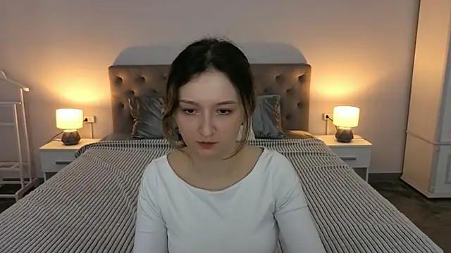 Snapshot of CyrenaLuxe chatting on April 7, 6:03 am CyrenaLuxe online show from April 7, 6:03 am