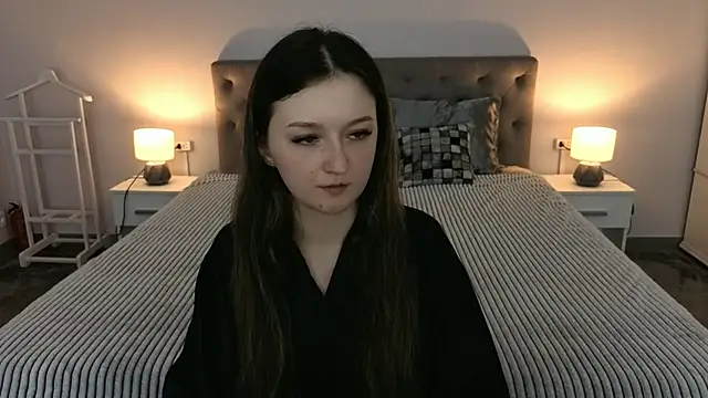 Snapshot of CyrenaLuxe chatting on April 8, 7:58 pm CyrenaLuxe online show from April 8, 7:58 pm