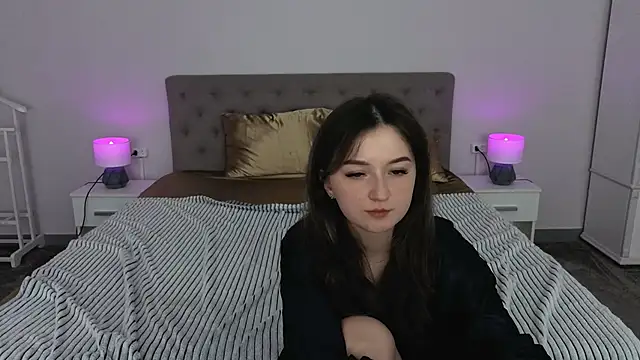 Snapshot of CyrenaLuxe chatting on April 15, 5:31 pm CyrenaLuxe online show from April 15, 5:31 pm