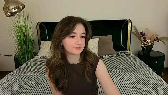 Snapshot of CyrenaLuxe chatting on April 21, 7:50 pm CyrenaLuxe online show from April 21, 7:50 pm