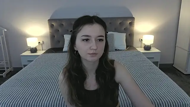 Snapshot of CyrenaLuxe chatting on April 24, 6:05 am CyrenaLuxe online show from April 24, 6:05 am