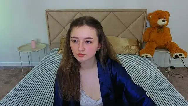 Snapshot of CyrenaLuxe chatting on May 3, 11:49 am CyrenaLuxe online show from May 3, 11:49 am