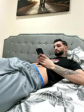 Juliann69Ramiro online show from January 19, 3:21 am