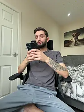 Juliann69Ramiro online show from February 27, 1:33 pm