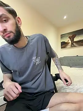 Juliann69Ramiro online show from April 5, 5:21 pm