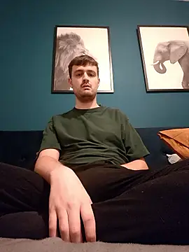 Snapshot of slutguy97 chatting on January 6, 8:56 pm slutguy97 online show from January 6, 8:56 pm