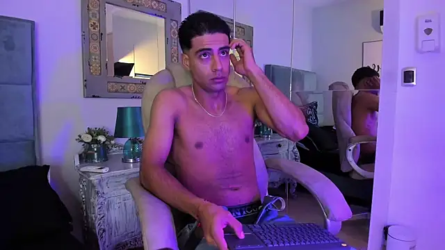 Snapshot of Lincon_Casttan chatting on December 16, 11:15 am Lincon Casttan online show from December 16, 11:15 am