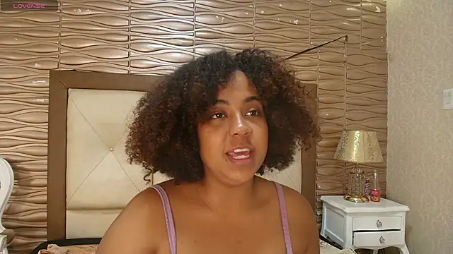 Snapshot of Miatayleer chatting on December 13, 7:53 pm Miatayleer online show from December 13, 7:53 pm