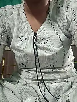Snapshot of teena-11 chatting on April 6, 6:14 am teena-11 online show from April 6, 6:14 am