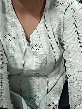 Snapshot of teena-11 chatting on May 16, 11:31 am teena-11 online show from May 16, 11:31 am