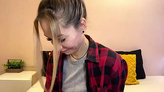 sun under skyy online show from December 21, 10:11 am