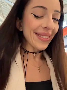 Snapshot of YeaLina chatting on December 16, 10:09 am YeaLina online show from December 16, 10:09 am