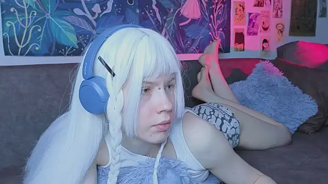 PeacchyPawss online show from May 11, 9:48 am