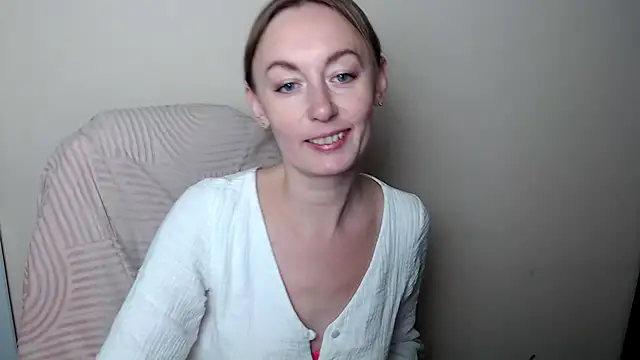 LiaSeass  online show from February 10, 11:25 am