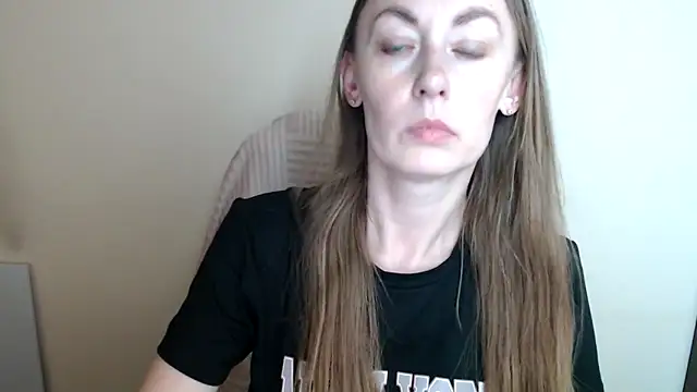 LiaSeass  online show from June 10, 12:15 pm