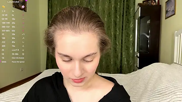 Snapshot of MiaBlanko chatting on December 18, 7:25 am MiaBlanko online show from December 18, 7:25 am