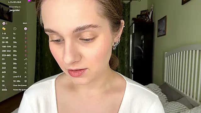 Snapshot of MiaBlanko chatting on December 19, 7:15 am MiaBlanko online show from December 19, 7:15 am