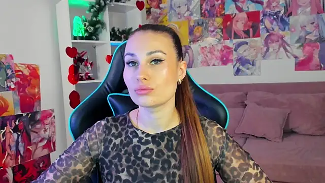 NoraFoxes online show from December 17, 3:40 pm