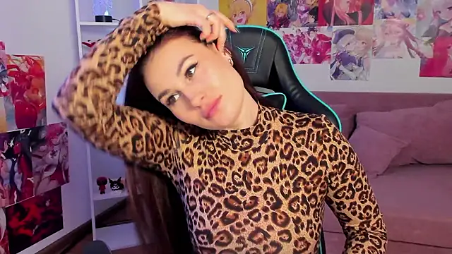 NoraFoxes online show from February 3, 6:40 am