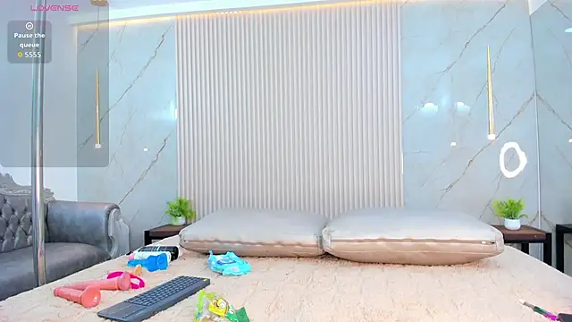 reshi hevss online show from April 25, 7:11 pm