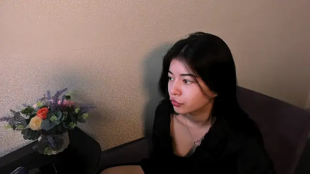 LisaColee online show from May 6, 8:08 am