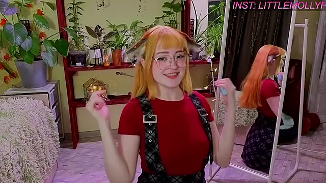 LittleFoxHole online show from April 8, 1:38 am