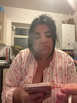 Snapshot of Curvybabesxxo chatting on February 16, 3:57 am Curvybabesxxo online show from February 16, 3:57 am