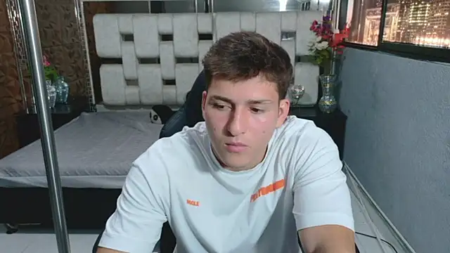 Snapshot of Marcus_Fits chatting on December 15, 7:07 pm Marcus Fits online show from December 15, 7:07 pm