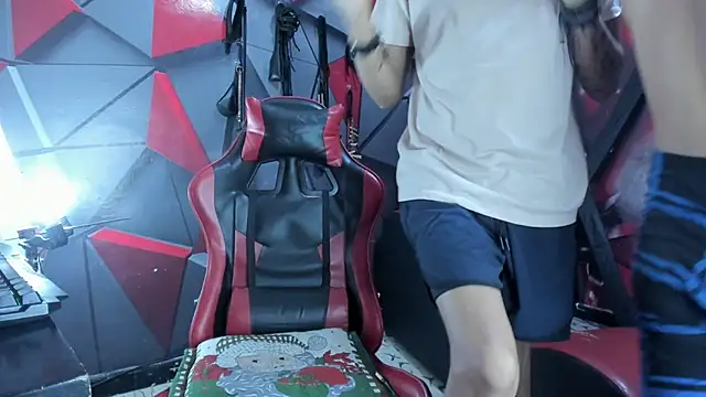 Hot Boys Without Limits online show from February 1, 4:00 am