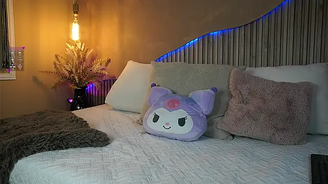 Snapshot of CloeThomsonx chatting on December 13, 7:53 pm CloeThomsonx online show from December 13, 7:53 pm