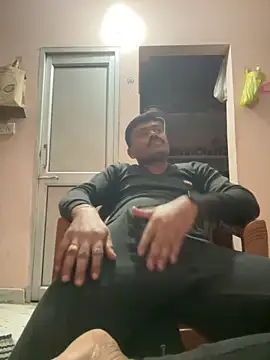 Snapshot of x143567 chatting on December 20, 5:58 am x143567 online show from December 20, 5:58 am