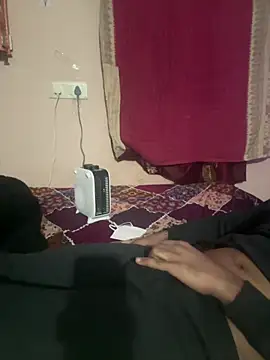 Snapshot of x143567 chatting on January 15, 5:12 am x143567 online show from January 15, 5:12 am