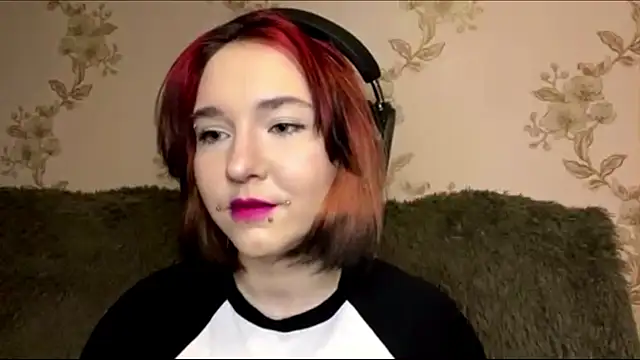 Snapshot of EmilyVeiro chatting on March 7, 5:43 pm EmilyVeiro online show from March 7, 5:43 pm